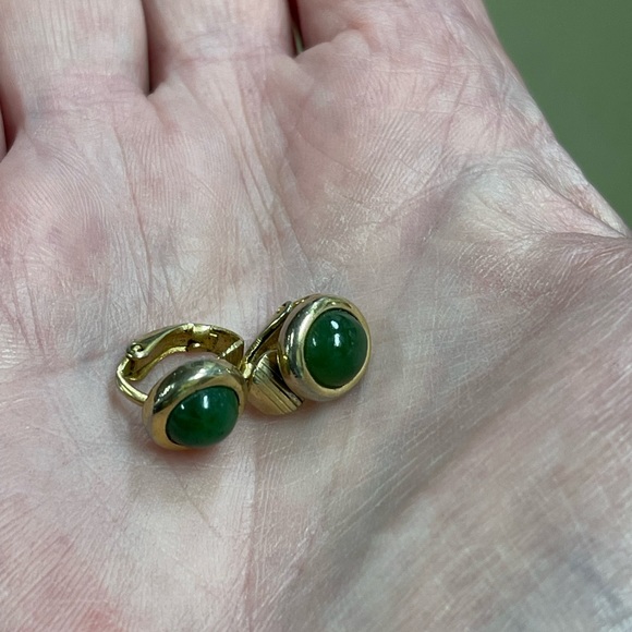 Avon Vintage Green Round Stone Clip On Earrings - Picture 4 of 9